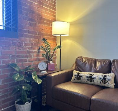 Therapy office corner at Sentier